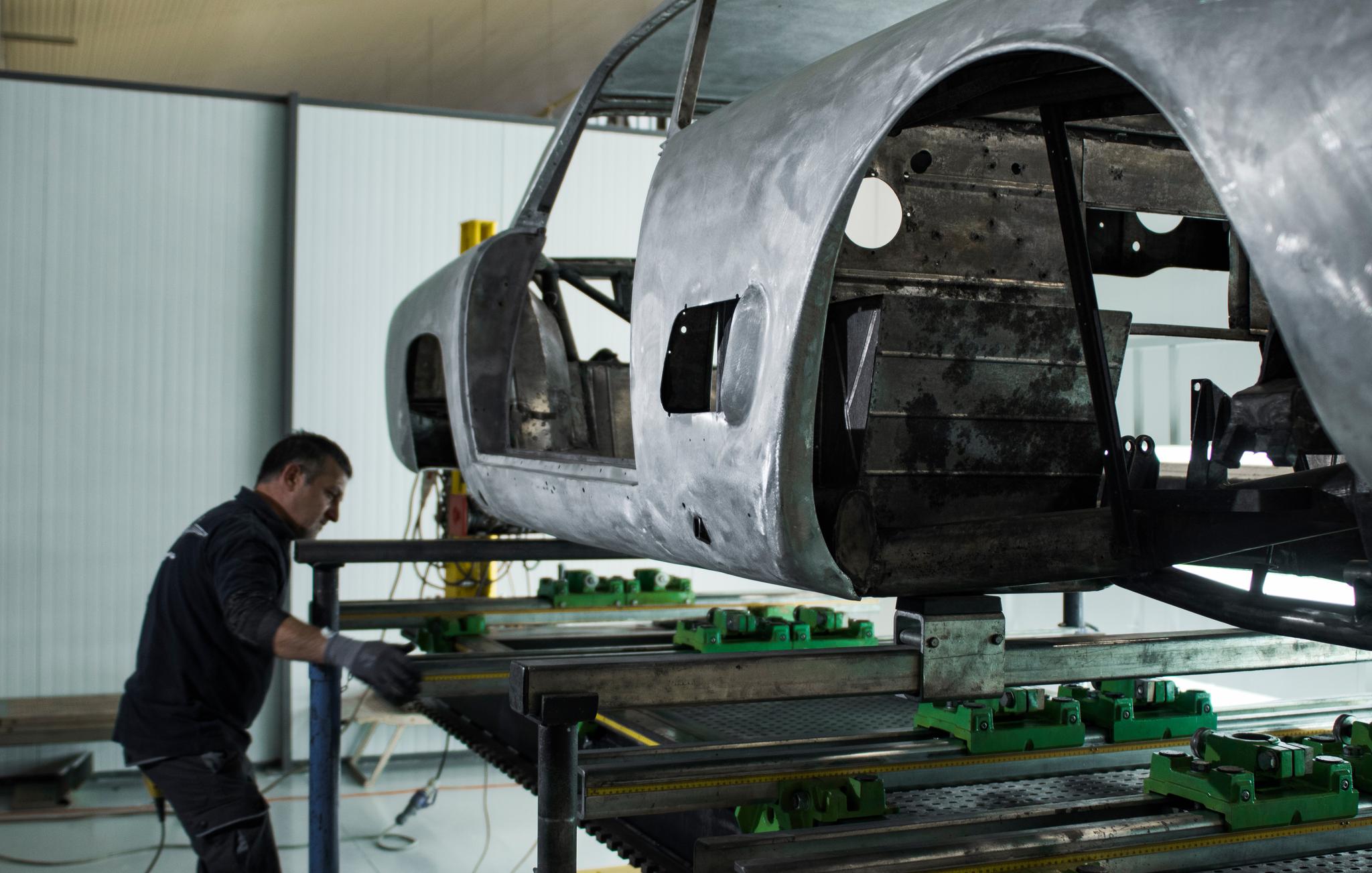/images/maserati3500gt/DIMA_PANEL_BEATING/2.jpg