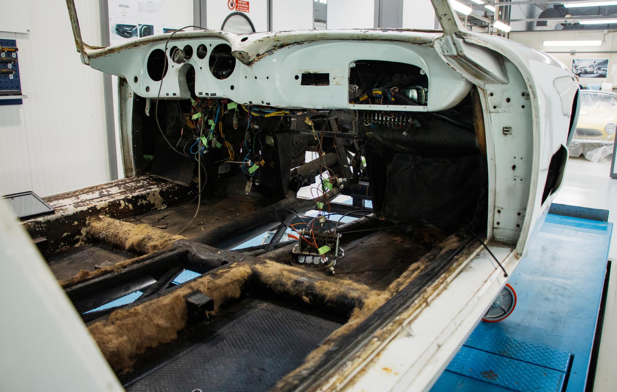 /images/maserati3500gt/DISASSEMBLY/3.jpg